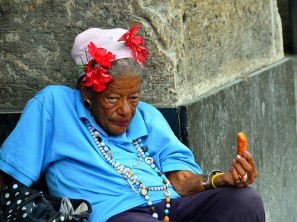 Lady Near Havana Bus Stop Bud Elison Flickr
